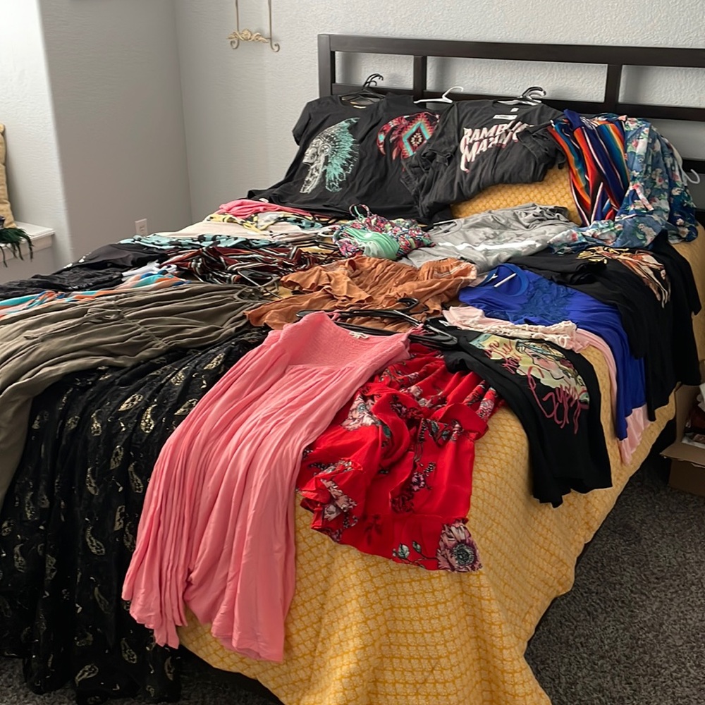Boutique Huge bundle! Includes ALL pieces minus the hangers